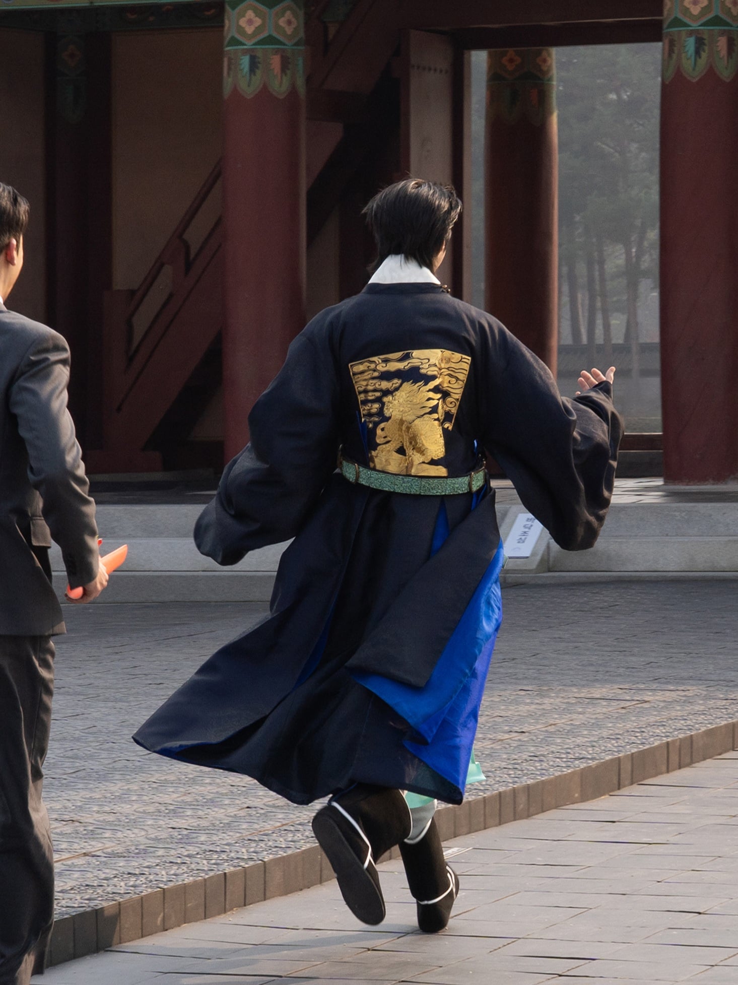 [잡담] 대군부인) 희주 안고 달리는 연습하는 변우석 | 인스티즈