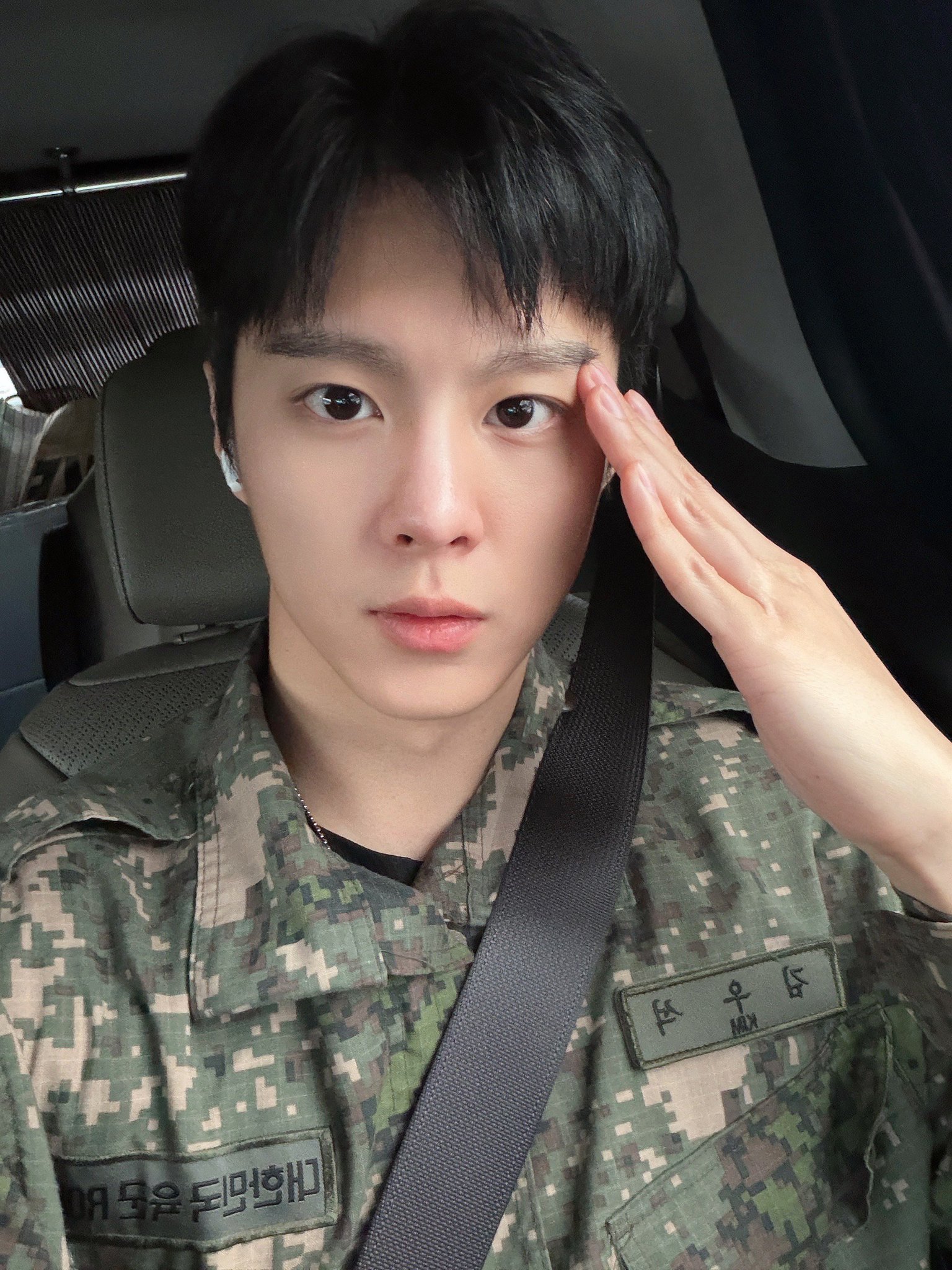 [잡담] 오늘 전역 마친 김우석 얼굴 폼 하나도 안죽음 | 인스티즈