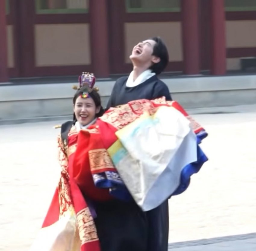 대군부인) 비하인드 보면 대군쀼 웃는거 많아서 좋아 | 인스티즈