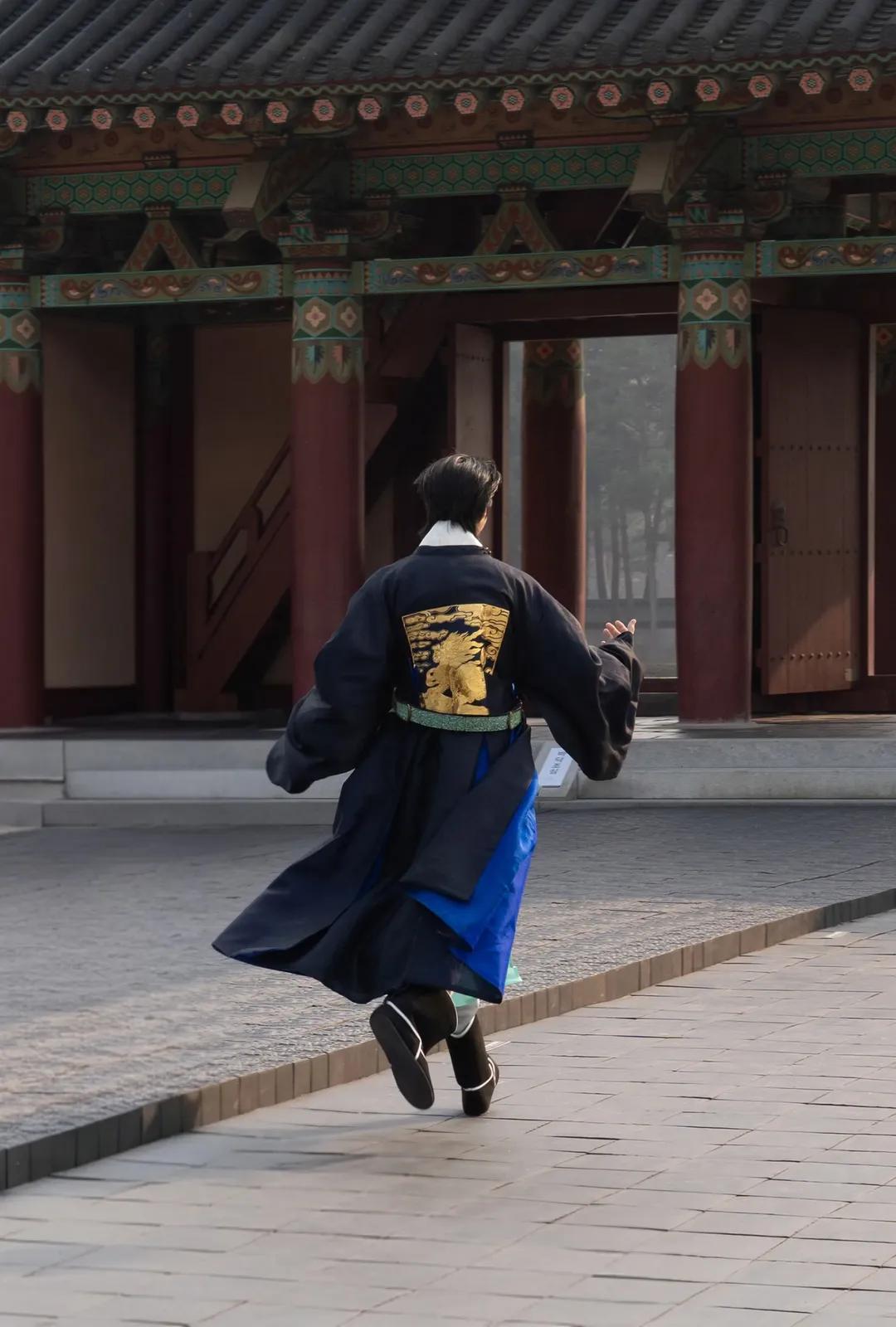 [잡담] 대군부인) 변우석짤 귀여운거 주워왔어 ㅋㅋ(짤추가) | 인스티즈