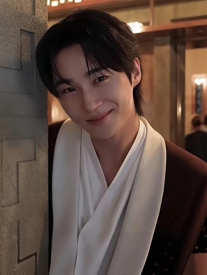 [잡담] 대군부인) 변우석짤 귀여운거 주워왔어 ㅋㅋ(짤추가) | 인스티즈