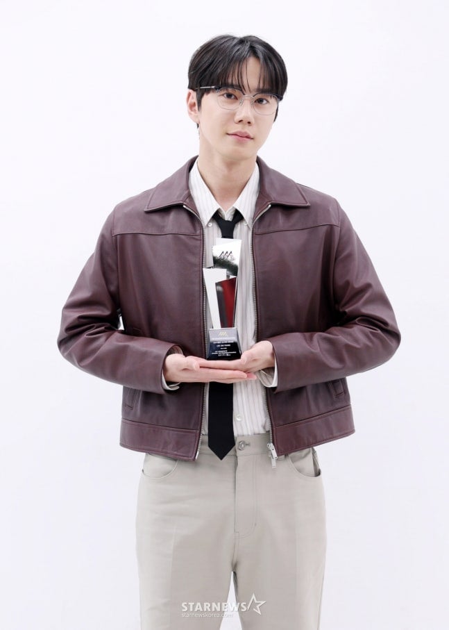 [잡담] 이준영 AAA때 폭싹팀 앞에서 무대 하는 것도 신기했고 학씨아저씨랑 금명이가 칭찬해줘서 고마웠대 | 인스티즈