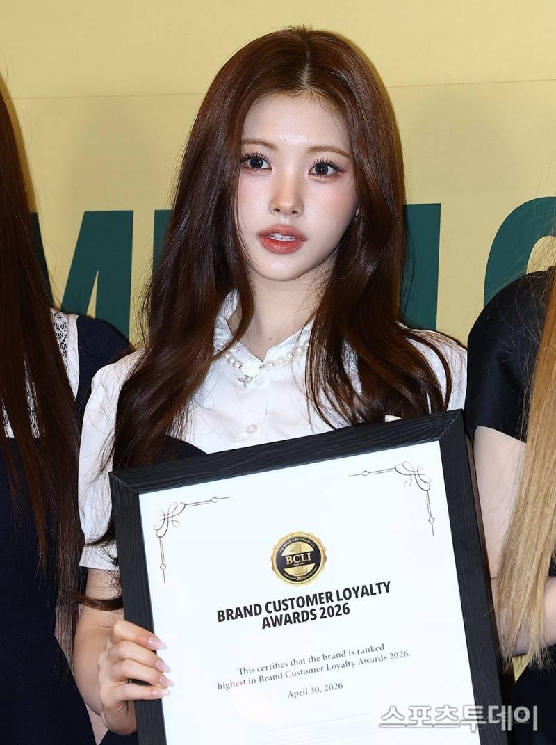 시상식에서 얼굴천재 신인여배우 느낌으로 기사사진 찍힌 여돌.jpg | 인스티즈