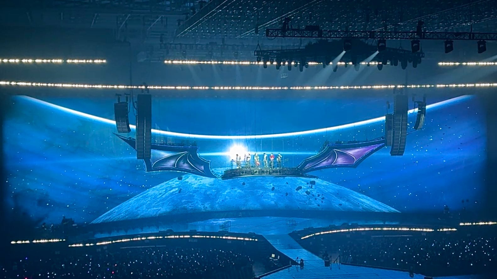 [잡담] 엔하이픈 콘서트 연출감독 바꼇는데 ㄹㅇ 때깔이 달라짐 | 인스티즈