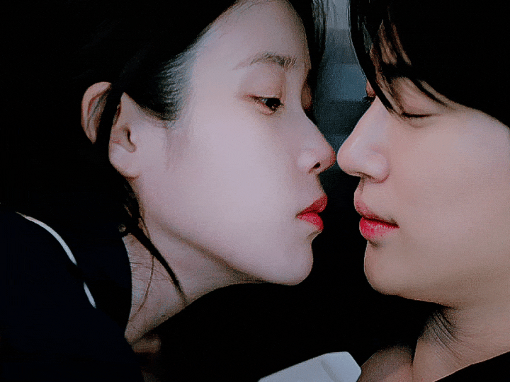 [잡담] 대군부인) 이거봤어? 희주 뽀갈하고 나서 완이입술 바라보는거 | 인스티즈