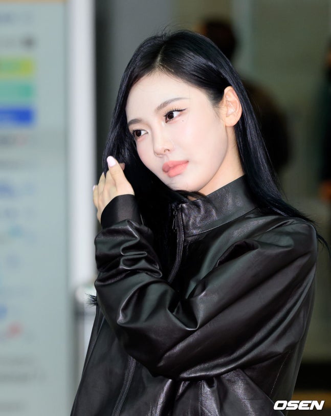 [잡담] 260503 뉴욕 메트로폴리탄 미술관에서 열리는 '멧 갈라 2026'(Met Gala 2026) 일정에 참석하기위해 뉴욕 출국한 카리나 닝닝 기사사진 | 인스티즈