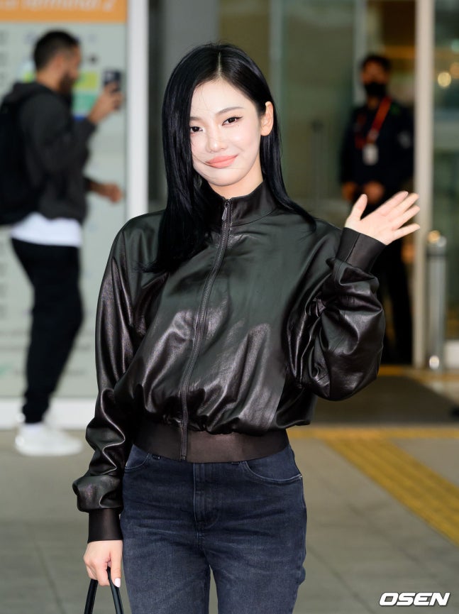[잡담] 260503 뉴욕 메트로폴리탄 미술관에서 열리는 '멧 갈라 2026'(Met Gala 2026) 일정에 참석하기위해 뉴욕 출국한 카리나 닝닝 기사사진 | 인스티즈