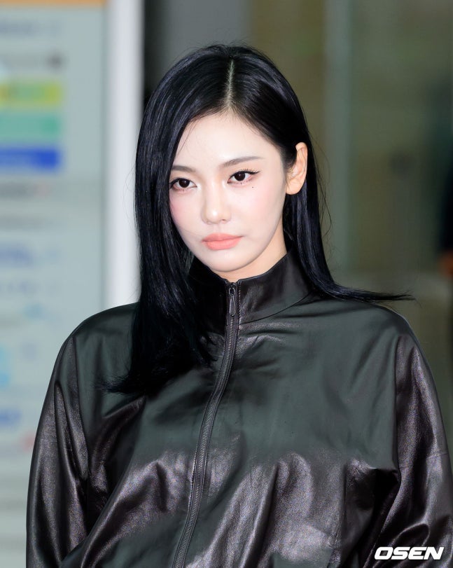 [잡담] 260503 뉴욕 메트로폴리탄 미술관에서 열리는 '멧 갈라 2026'(Met Gala 2026) 일정에 참석하기위해 뉴욕 출국한 카리나 닝닝 기사사진 | 인스티즈