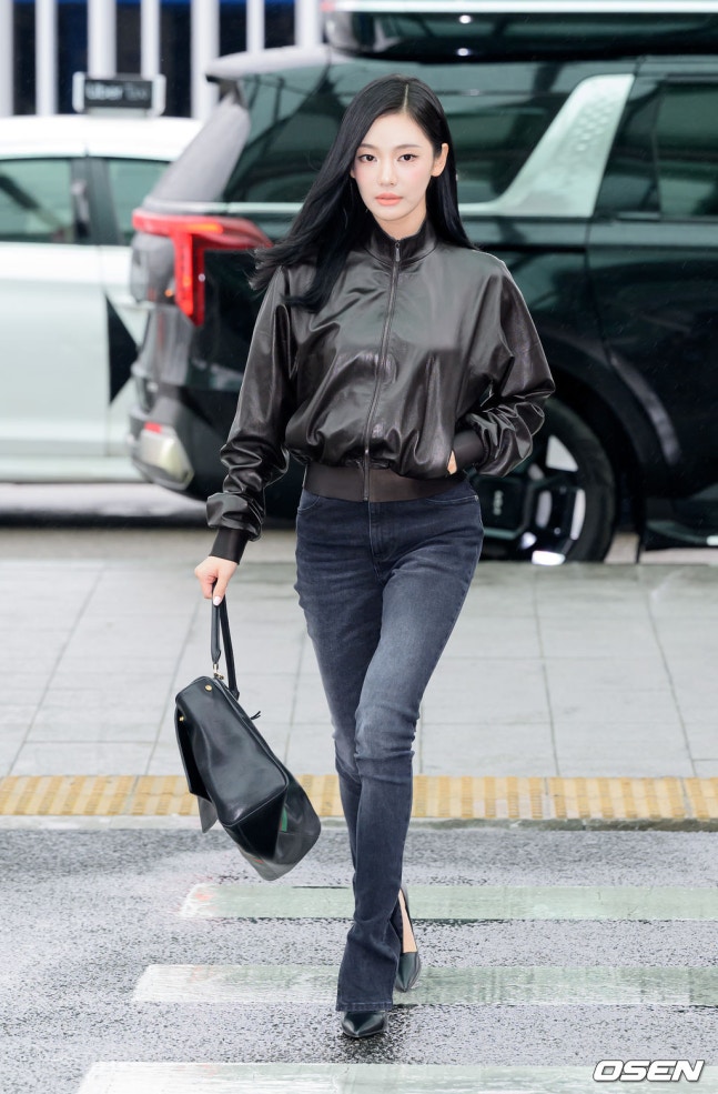 [잡담] 260503 뉴욕 메트로폴리탄 미술관에서 열리는 '멧 갈라 2026'(Met Gala 2026) 일정에 참석하기위해 뉴욕 출국한 카리나 닝닝 기사사진 | 인스티즈