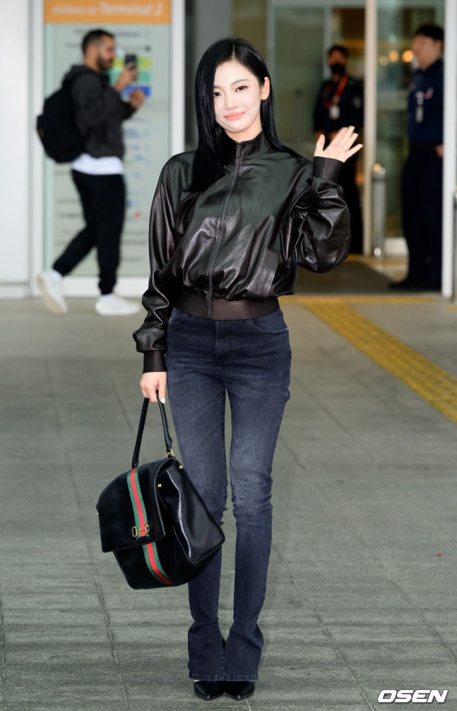 [잡담] 260503 뉴욕 메트로폴리탄 미술관에서 열리는 '멧 갈라 2026'(Met Gala 2026) 일정에 참석하기위해 뉴욕 출국한 카리나 닝닝 기사사진 | 인스티즈
