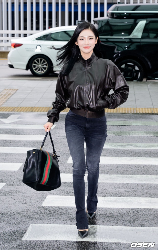 [잡담] 260503 뉴욕 메트로폴리탄 미술관에서 열리는 '멧 갈라 2026'(Met Gala 2026) 일정에 참석하기위해 뉴욕 출국한 카리나 닝닝 기사사진 | 인스티즈