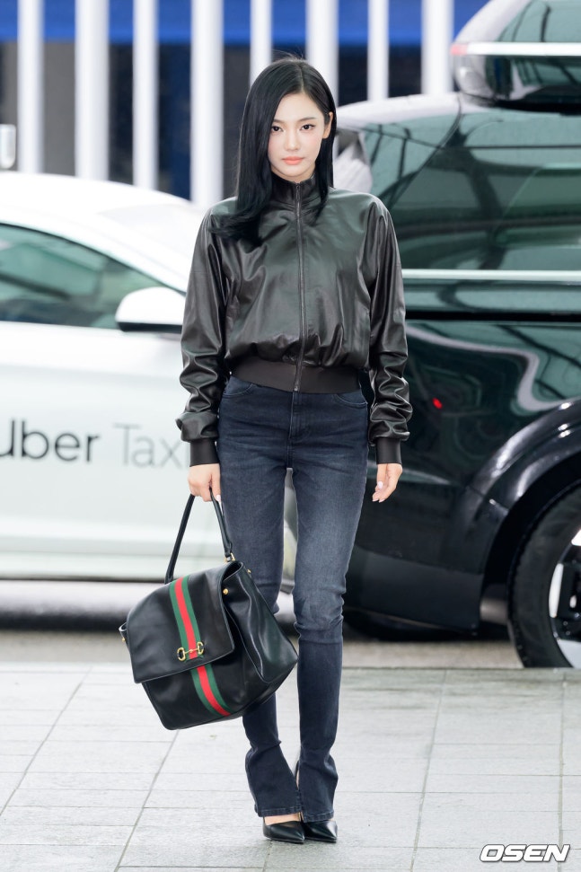 [잡담] 260503 뉴욕 메트로폴리탄 미술관에서 열리는 '멧 갈라 2026'(Met Gala 2026) 일정에 참석하기위해 뉴욕 출국한 카리나 닝닝 기사사진 | 인스티즈