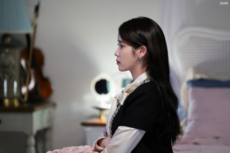 [잡담] 아이유) 260504 아이유 21세기대군부인 7~8화 비하인드 사진들 | 인스티즈