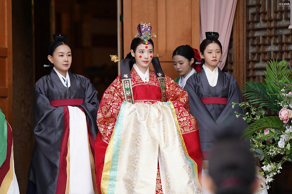 [잡담] 대군부인) 이담이 올려준 아이유 혼례사진 | 인스티즈