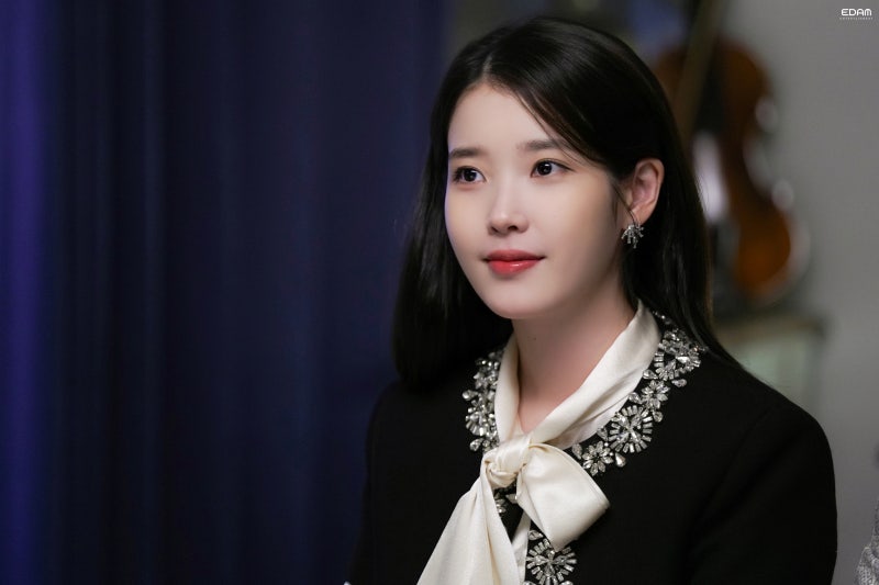 [잡담] 아이유) 260504 아이유 21세기대군부인 7~8화 비하인드 사진들 | 인스티즈