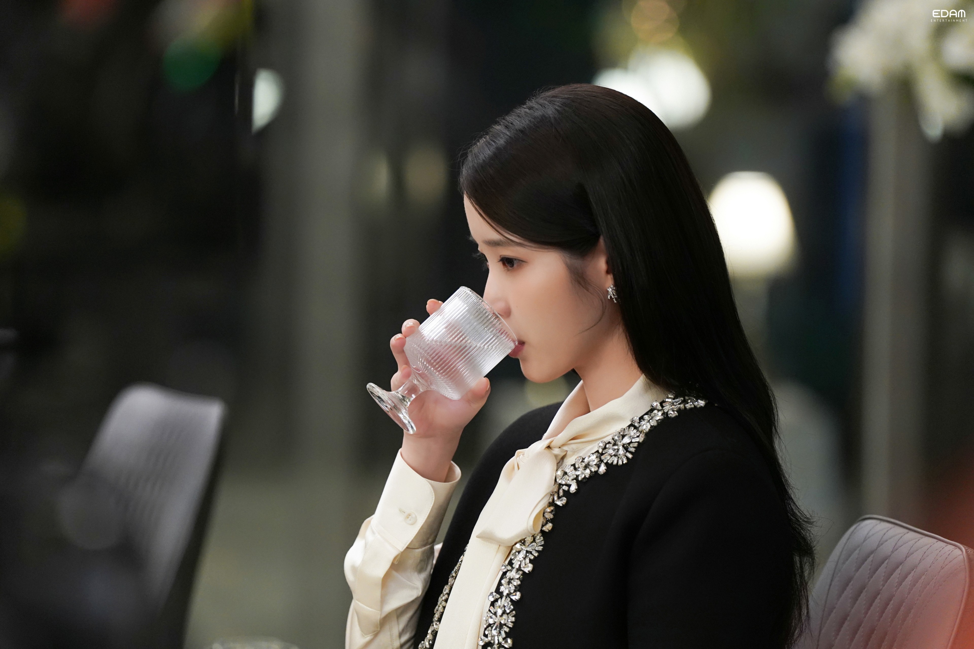 [잡담] 아이유) 소속사 블로그 대군부인 비하인드 사진 모음집 | 인스티즈