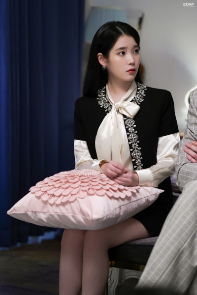 [잡담] 아이유) 260504 아이유 21세기대군부인 7~8화 비하인드 사진들 | 인스티즈