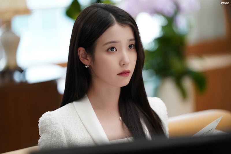 [잡담] 아이유) 260504 아이유 21세기대군부인 7~8화 비하인드 사진들 | 인스티즈