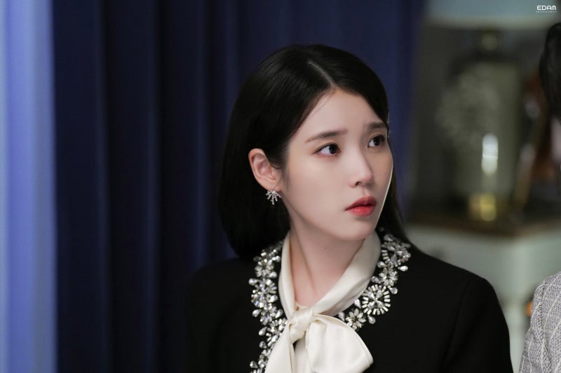 [잡담] 아이유) 260504 아이유 21세기대군부인 7~8화 비하인드 사진들 | 인스티즈