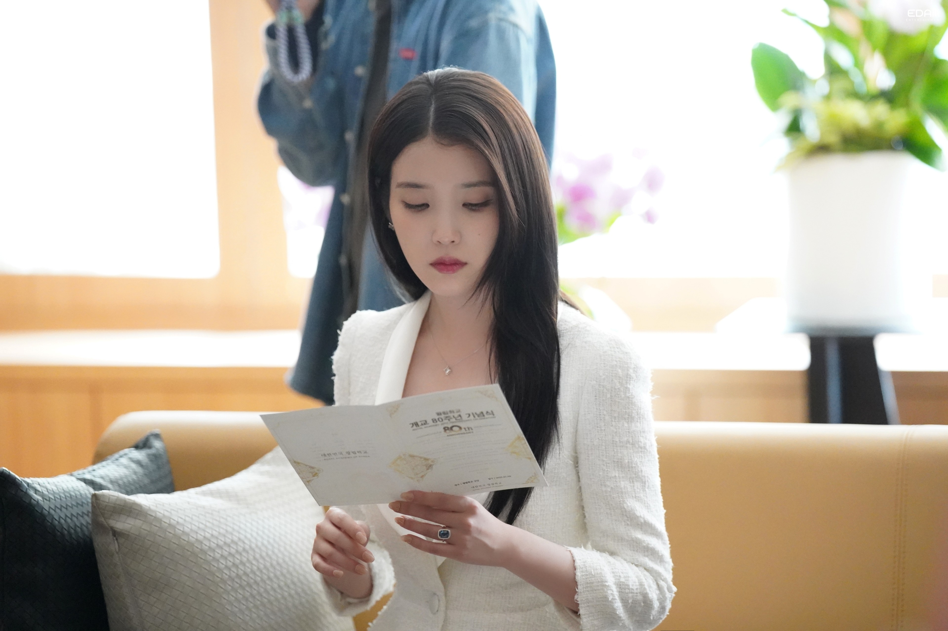 [잡담] 아이유) 소속사 블로그 대군부인 비하인드 사진 모음집 | 인스티즈