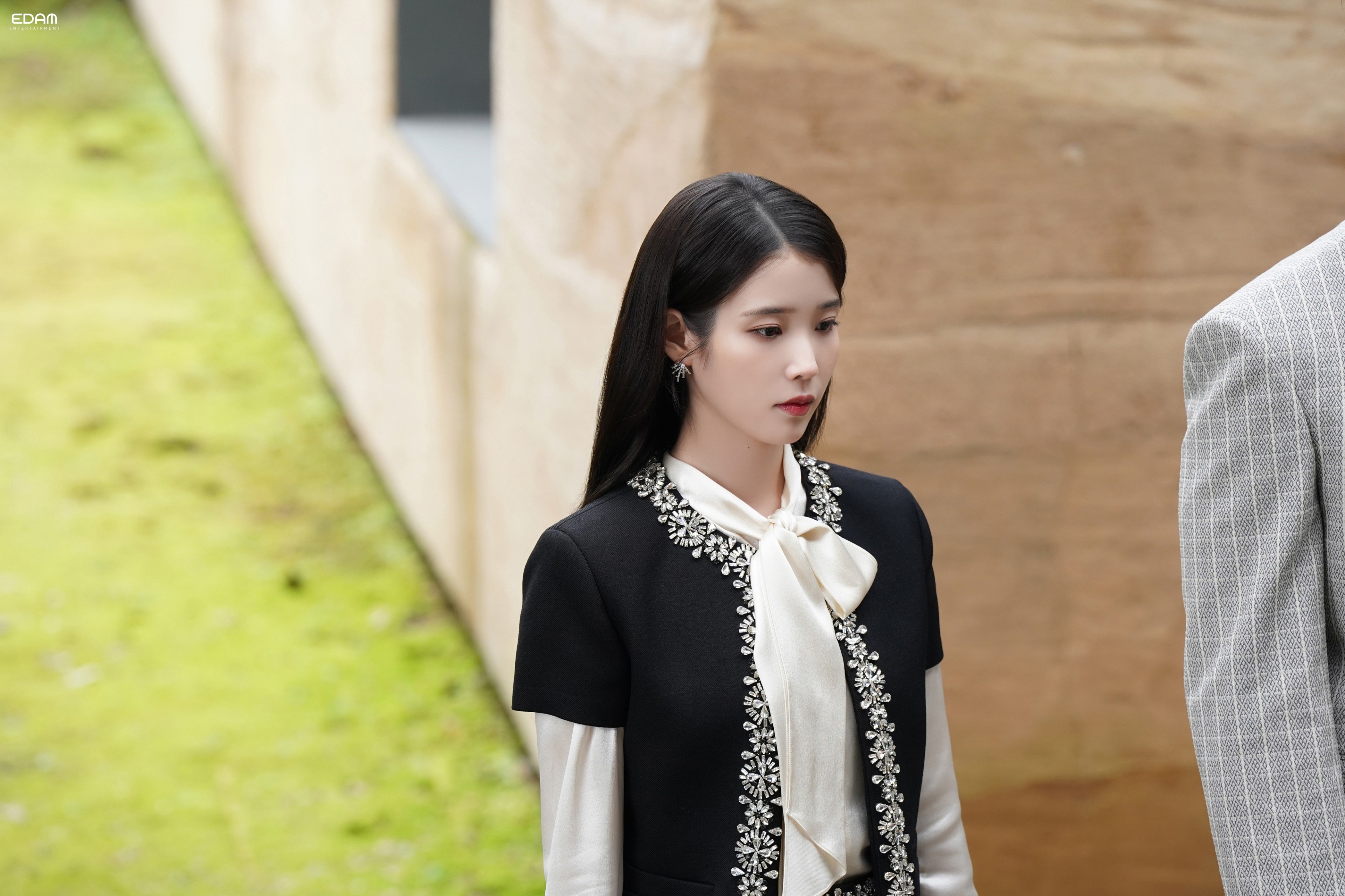 [잡담] 아이유) 소속사 블로그 대군부인 비하인드 사진 모음집 | 인스티즈