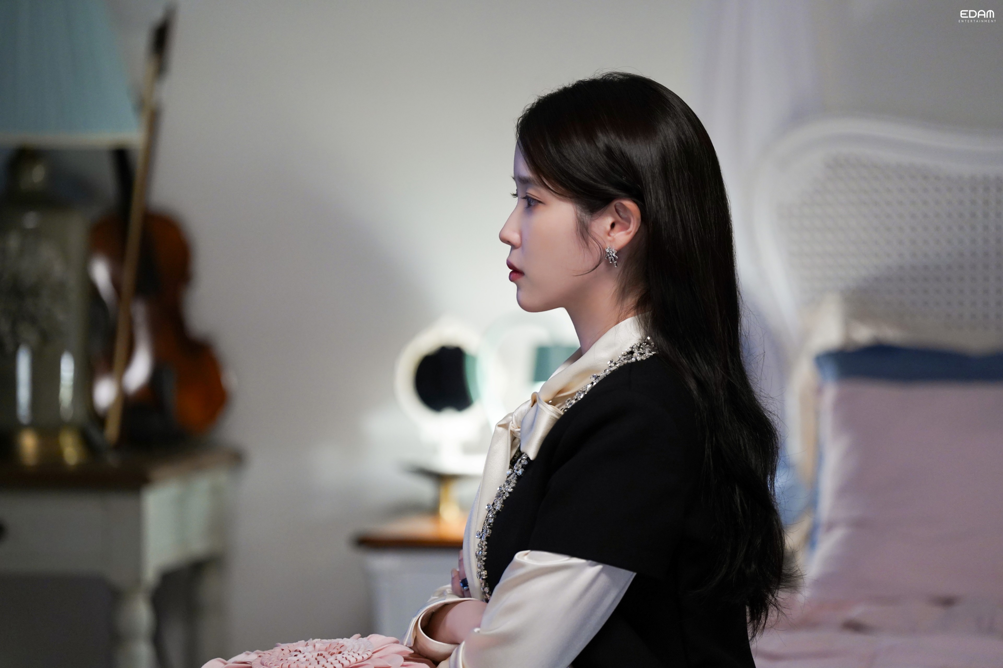 [잡담] 아이유) 소속사 블로그 대군부인 비하인드 사진 모음집 | 인스티즈