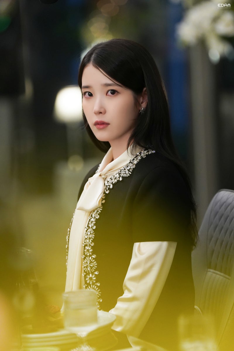 [잡담] 아이유) 260504 아이유 21세기대군부인 7~8화 비하인드 사진들 | 인스티즈