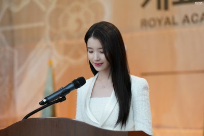 [잡담] 아이유) 260504 아이유 21세기대군부인 7~8화 비하인드 사진들 | 인스티즈