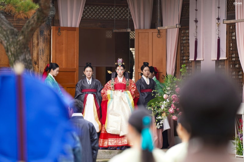[잡담] 대군부인) 이담이 올려준 아이유 혼례사진 | 인스티즈