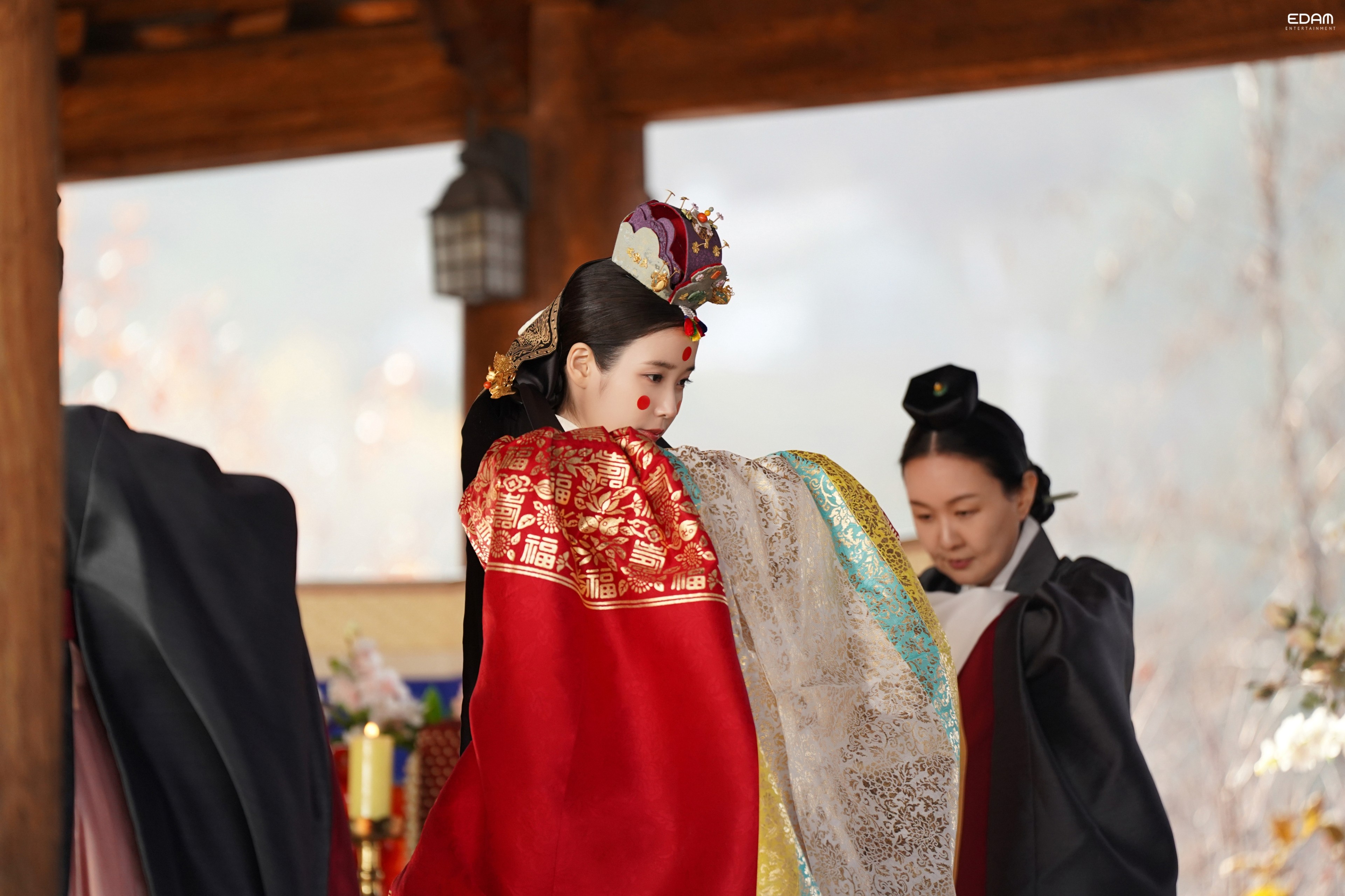 [잡담] 아이유) 소속사 블로그 대군부인 비하인드 사진 모음집 | 인스티즈