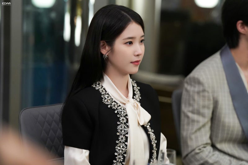 [잡담] 아이유) 260504 아이유 21세기대군부인 7~8화 비하인드 사진들 | 인스티즈