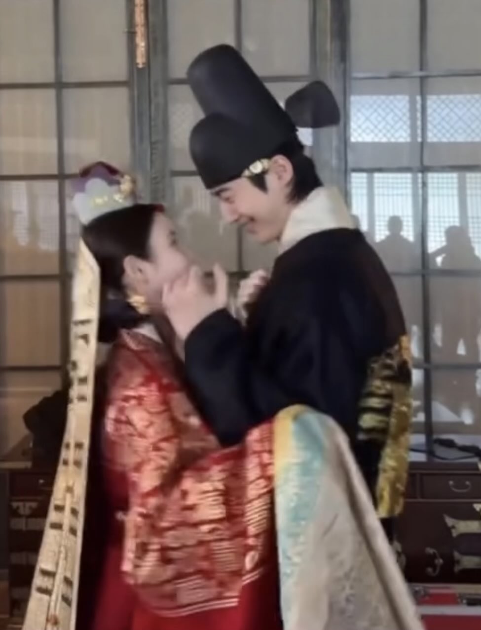[잡담] 대군부인) 이것만 보면 끌어안는줄 알겠어 | 인스티즈