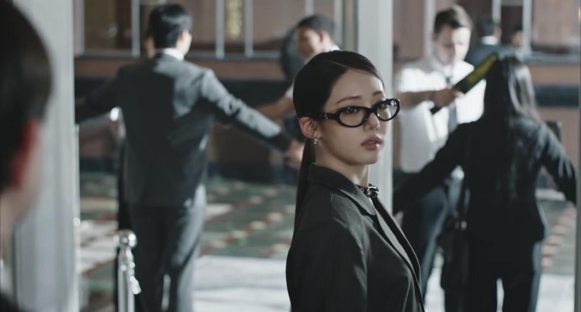 [잡담] 뮤비 도입부가 무슨 명품 브랜드 광고 같아 개쩐다 | 인스티즈