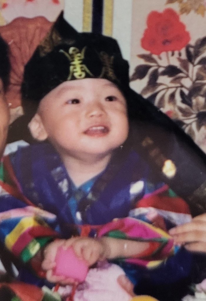 [잡담] 어린이날이니까...지금 35살인 이 아기 누구게ㅎ | 인스티즈