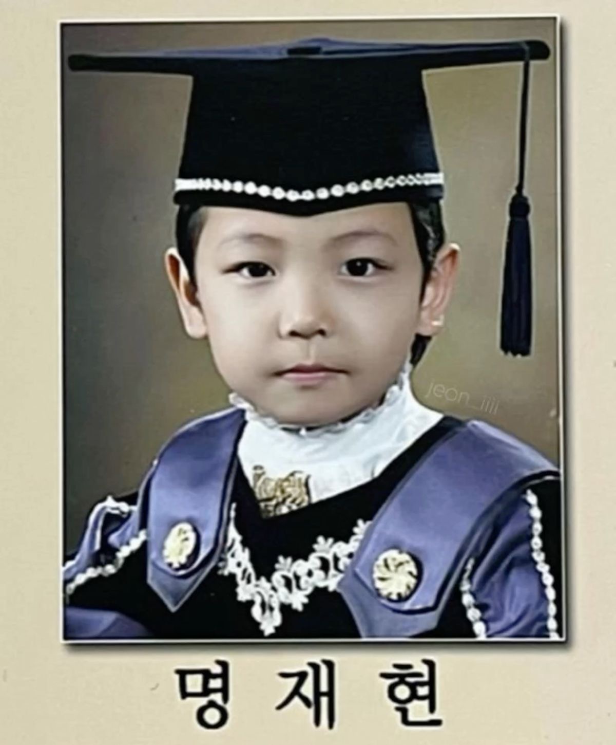 [잡담] 내 본 너무 똑같이 생겨서 묻기도 좀 민망함 | 인스티즈