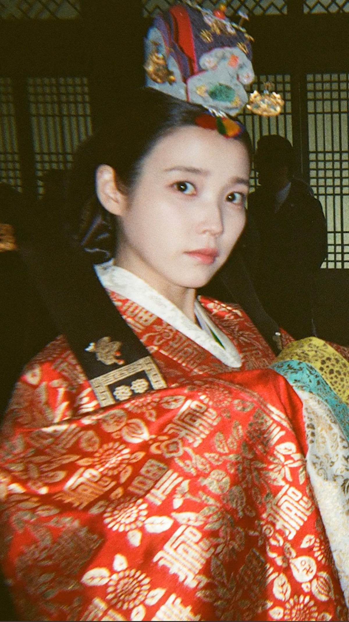 [잡담] 아이유) 진짜 내 딸 시집보내는거같음.... | 인스티즈