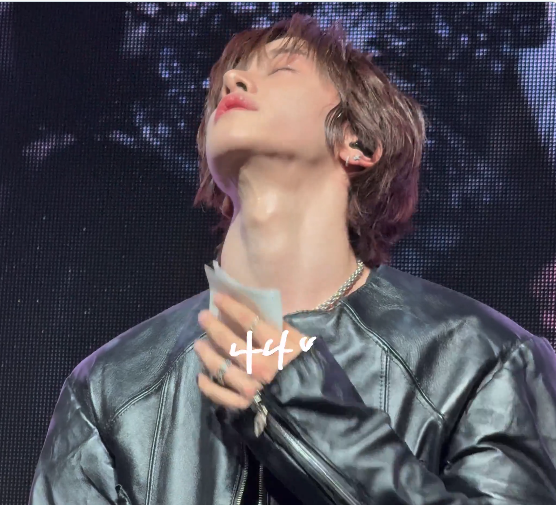 [잡담] 누가 땀을 이렇게 닦아요...... jpg | 인스티즈