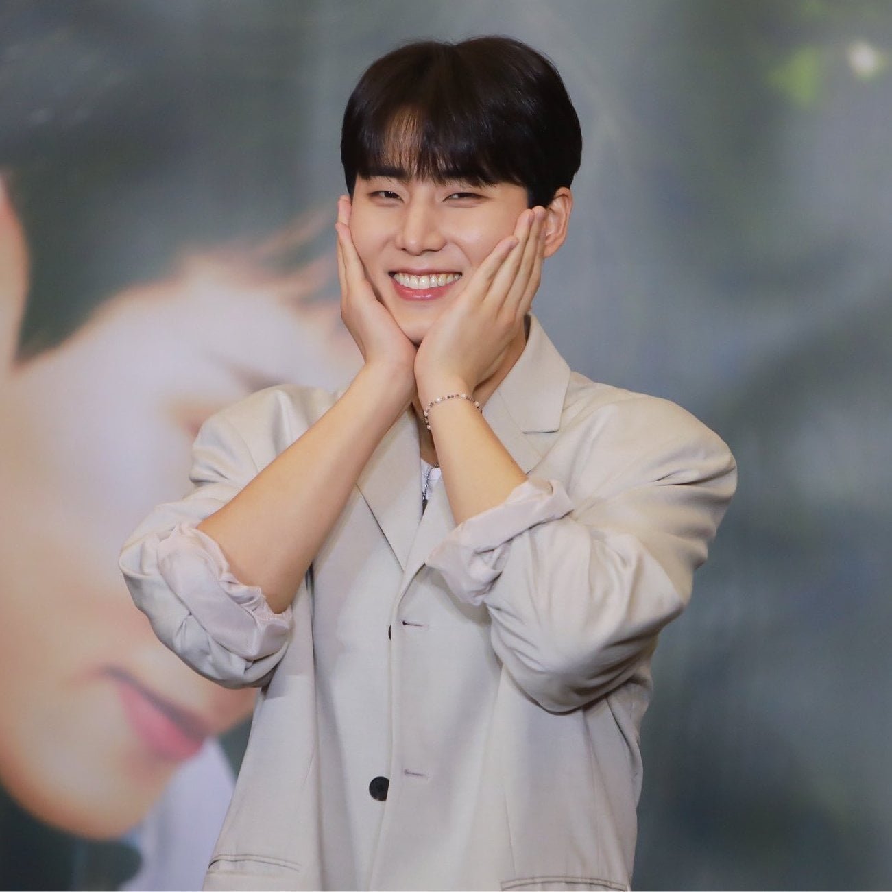 [잡담] 영케이 꽃받침 너무 ㄱㅇㅇ ❣️ | 인스티즈
