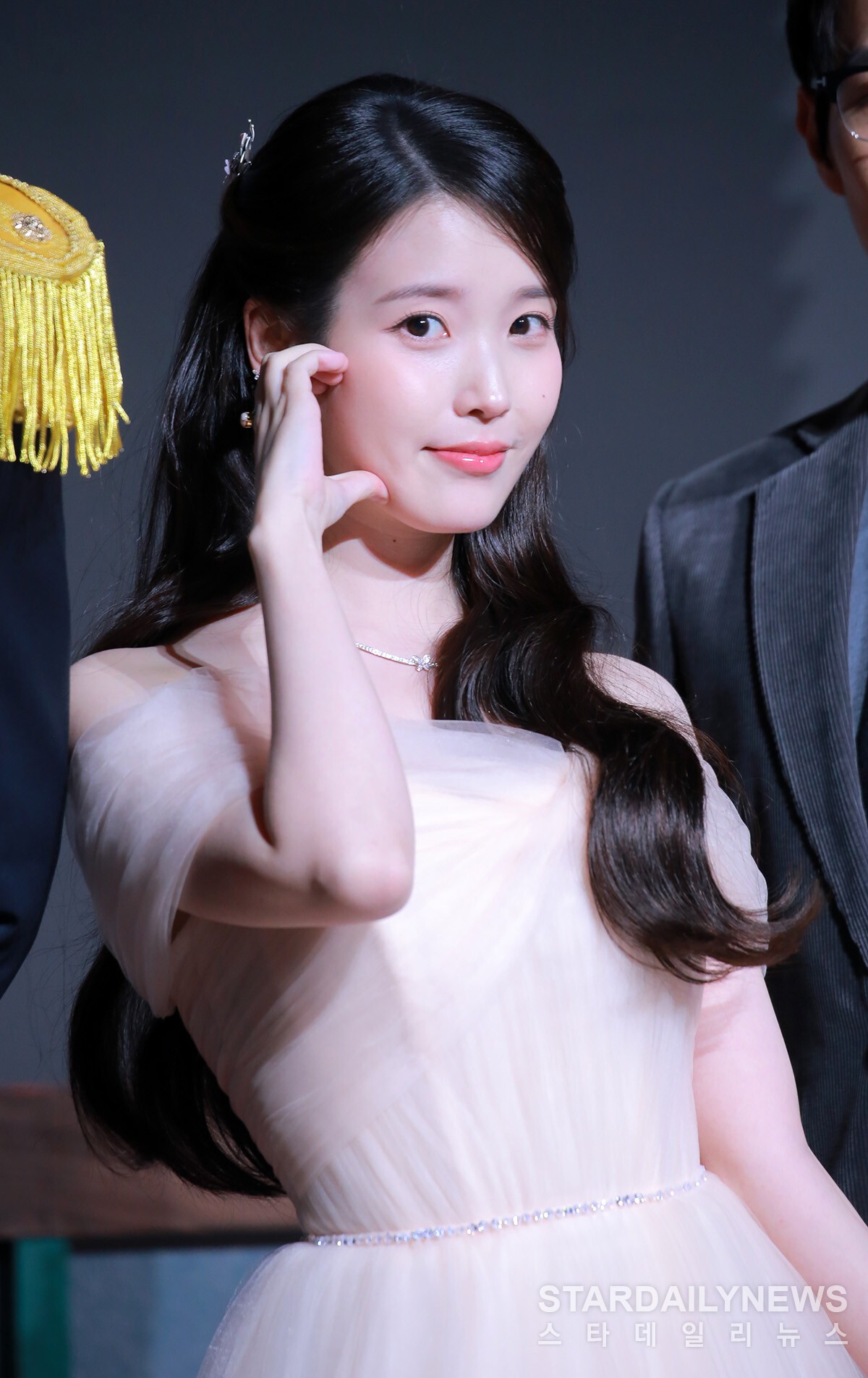[정보/소식] 아이유, 어린이날 맞아 1억 원 쾌척 | 인스티즈