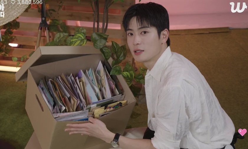 [잡담] 재현은 전역 1일차에 이 얼굴이 말이되나 ; | 인스티즈