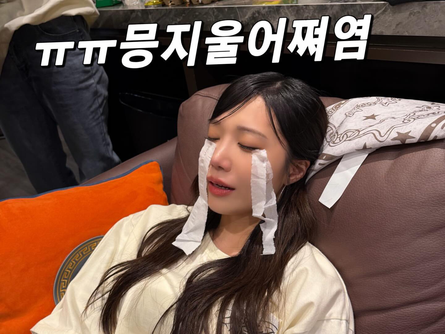 [잡담] 아 정은지 진짜 안우는데 말레이시아 콘서트에서 오열했다고 끝나고 에이핑크가 둘러싸고 사진찍음 | 인스티즈