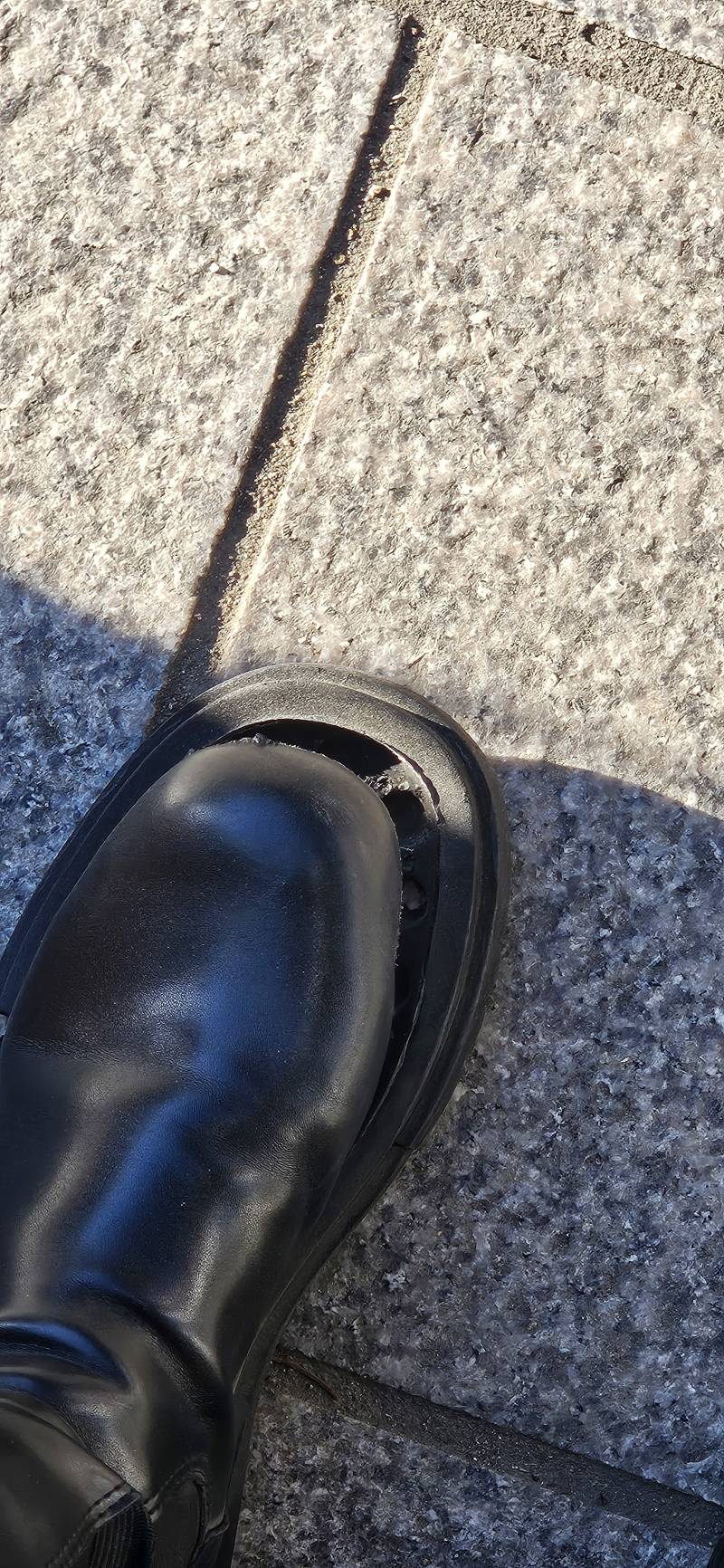 [잡담] 신발 밑창 분리됨 ㅋㅋㅋ 레존드 | 인스티즈