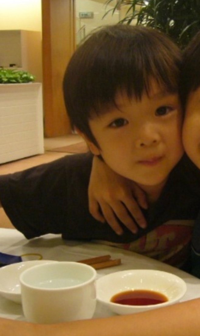 [잡담] 성찬이 애기때는 쌍꺼풀 없었구나 | 인스티즈
