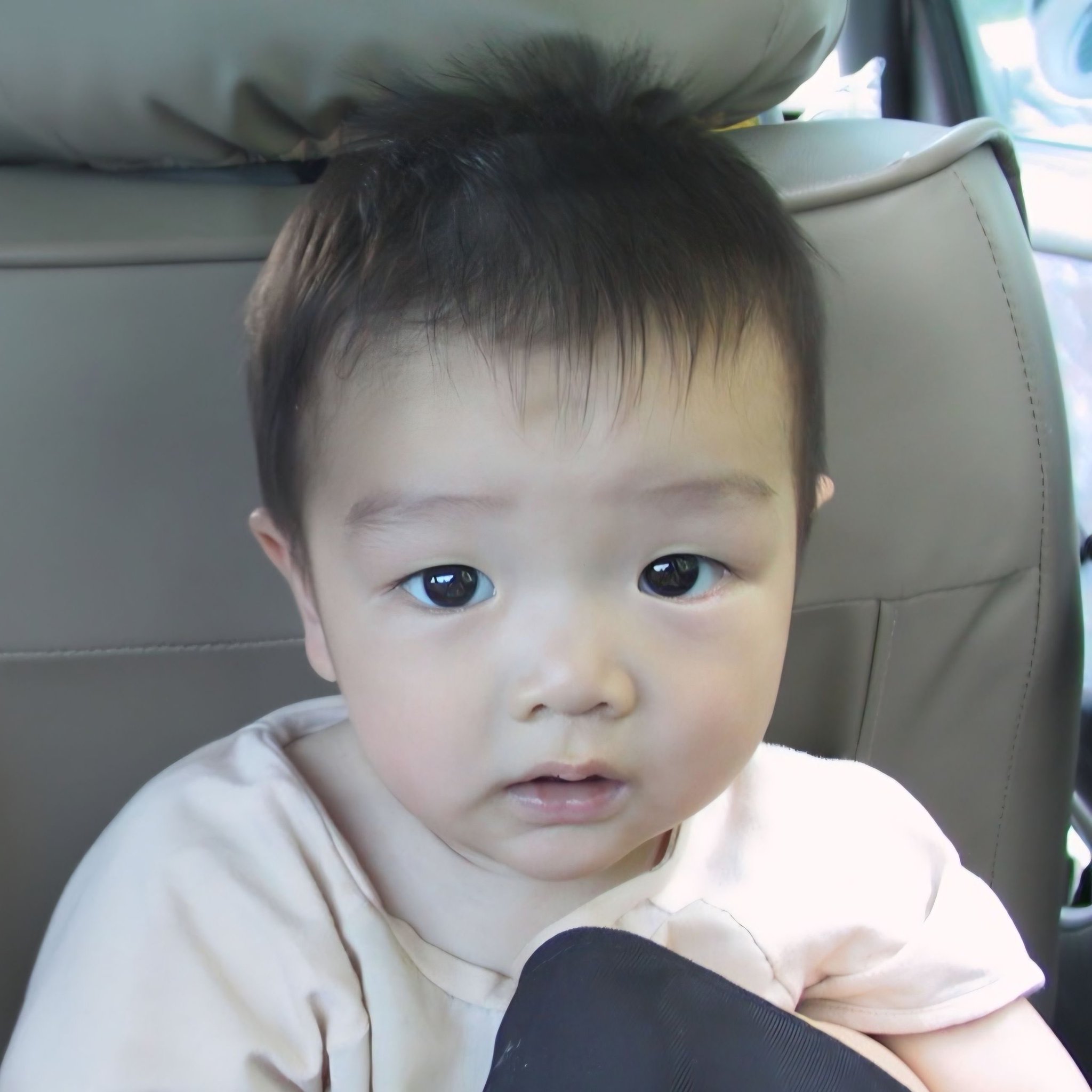 [잡담] 성찬이 애기때는 쌍꺼풀 없었구나 | 인스티즈