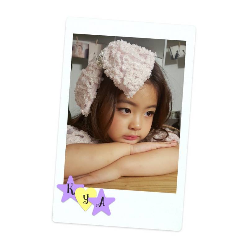 데뷔한지 1년됐는데 이제 더 이상 아기때 사진이 없다는 키키 멤버.jpg | 인스티즈