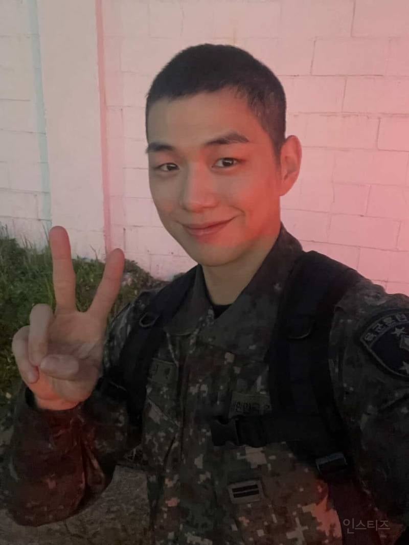 강다니엘 빡빡이 셀카 | 인스티즈