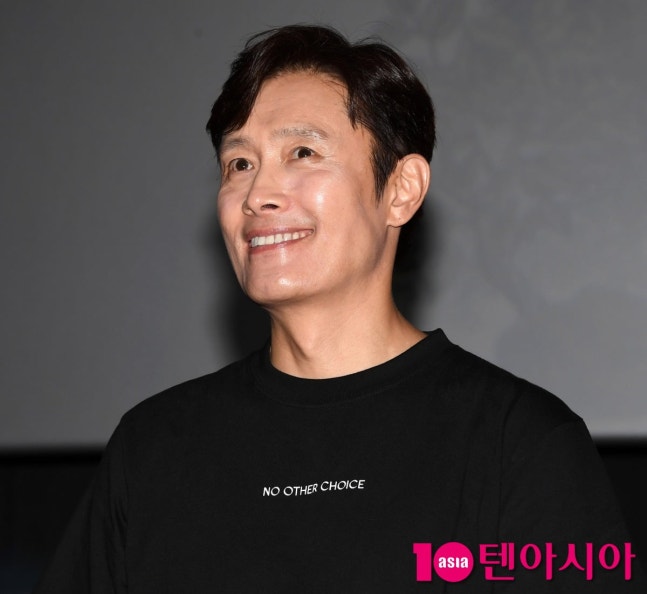 [정보/소식] [단독] 이병헌, '내부자들' 제작사와 세 번째 입맞춤…'서울의 봄'·'파묘' 감독과 호흡 | 인스티즈
