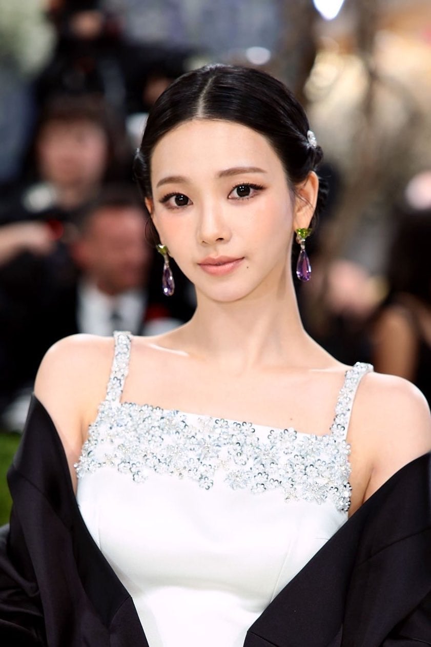 [잡담] 카리나 멧갈라 정면 사진 | 인스티즈
