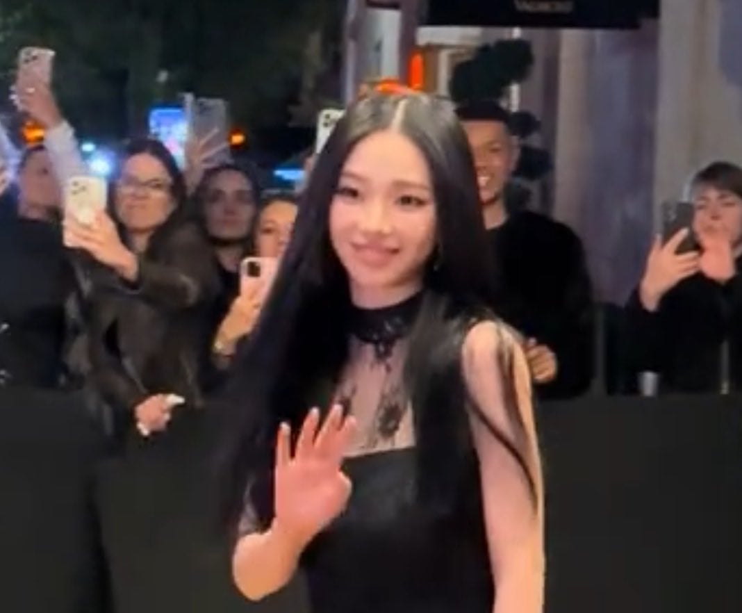 [잡담] 멧갈라 메인쇼 카리나 착장vs 멧갈라 애프터 파티 착장 뭐가 더 예쁠것 같아? | 인스티즈
