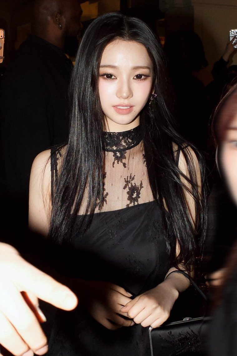 [잡담] 멧갈라 메인쇼 카리나 착장vs 멧갈라 애프터 파티 착장 뭐가 더 예쁠것 같아? | 인스티즈